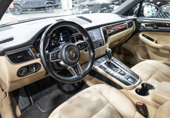 Подержанный автомобиль Porsche Macan 2018 года (12 фото)