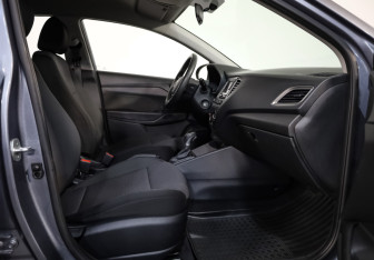 Подержанный автомобиль Hyundai Solaris Sedan 2019 года (20 фото)