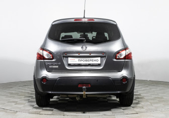 Подержанный автомобиль Nissan Qashqai+2 2012 года (6 фото)