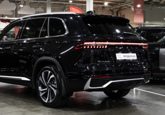 Подержанный автомобиль Geely Monjaro 2023 года (10 фото)