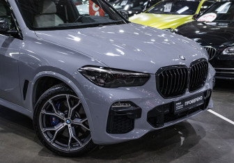 Подержанный автомобиль BMW X5 2019 года (6 фото)