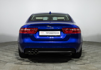 Подержанный автомобиль Jaguar XE 2016 года (6 фото)