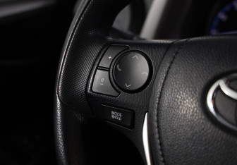 Подержанный автомобиль Toyota RAV4 2015 года (21 фото)