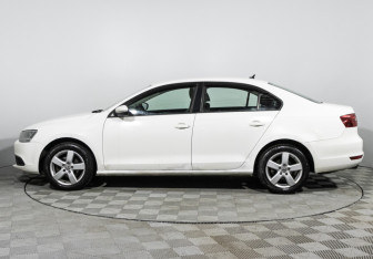 Подержанный автомобиль Volkswagen Jetta Sedan 2014 года (8 фото)