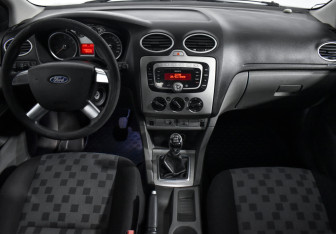 Подержанный автомобиль Ford Focus Sedan 2008 года (13 фото)