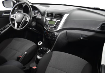 Подержанный автомобиль Hyundai Solaris Hatchback 2011 года (10 фото)