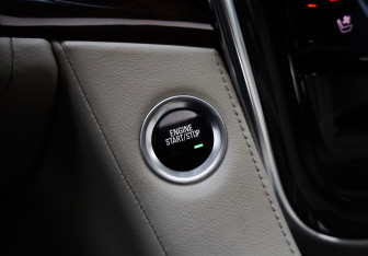 Подержанный автомобиль Cadillac Escalade Suv 2016 года (20 фото)