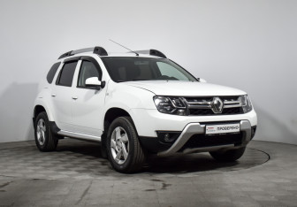 Подержанный автомобиль Renault Duster 2017 года (3 фото)