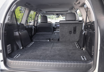 Подержанный автомобиль Toyota Land Cruiser Prado 2017 года (36 фото)