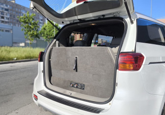 Подержанный автомобиль Kia Carnival 2018 года (9 фото)