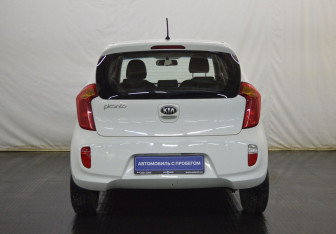 Подержанный автомобиль Kia Picanto 2014 года (6 фото)