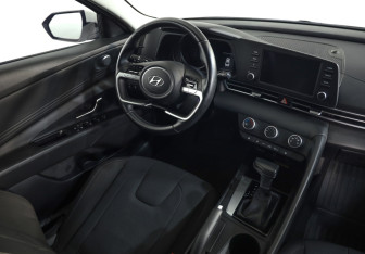 Подержанный автомобиль Hyundai Elantra Sedan 2021 года (8 фото)