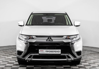 Подержанный автомобиль Mitsubishi Outlander 2018 года (2 фото)