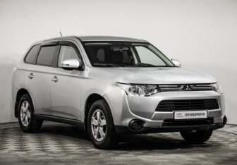 Подержанный автомобиль Mitsubishi Outlander 2013 года (3 фото)