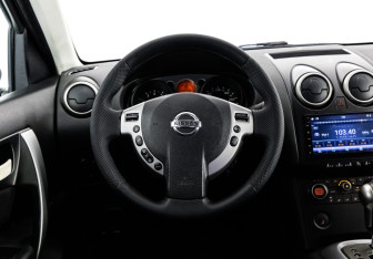 Подержанный автомобиль Nissan Qashqai 2007 года (13 фото)