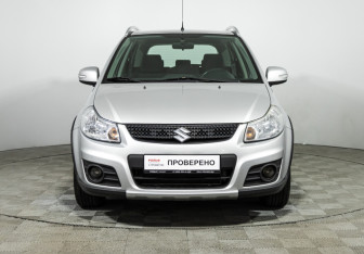 Подержанный автомобиль Suzuki SX4 Hatchback 2013 года (2 фото)