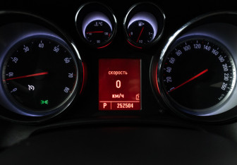 Подержанный автомобиль Opel Astra Hatchback 2010 года (12 фото)