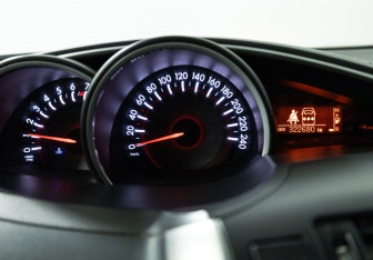 Подержанный автомобиль Toyota Verso 2013 года (12 фото)