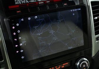 Подержанный автомобиль Mitsubishi Pajero 2017 года (18 фото)