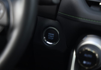 Подержанный автомобиль Toyota RAV4 2022 года (7 фото)