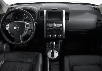Подержанный автомобиль Nissan X-Trail 2012 года (15 фото)