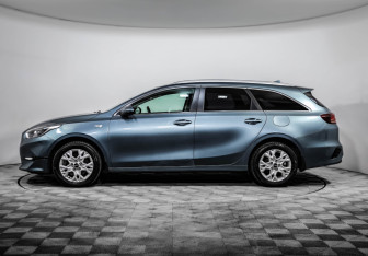 Подержанный автомобиль Kia Ceed Wagon 2022 года (8 фото)
