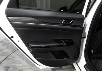 Подержанный автомобиль Kia K5 2022 года (30 фото)