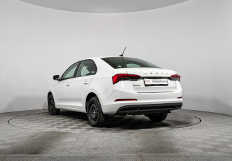 Подержанный автомобиль Skoda Rapid Liftback 2020 года (7 фото)