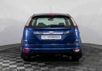 Подержанный автомобиль Ford Focus Hatchback 2008 года (6 фото)