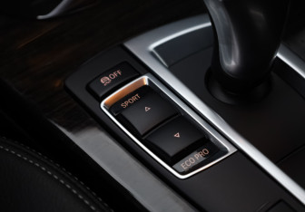 Подержанный автомобиль BMW X4 2015 года (20 фото)