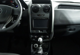 Подержанный автомобиль Renault Duster 2015 года (14 фото)