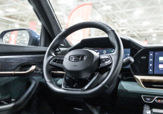 Подержанный автомобиль Geely Monjaro 2024 года (19 фото)