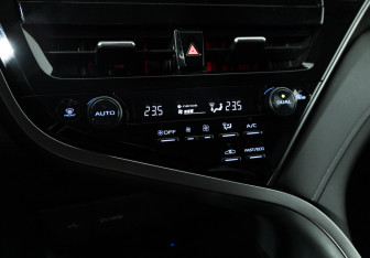 Подержанный автомобиль Toyota Camry Sedan 2022 года (20 фото)