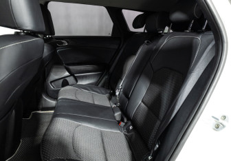 Подержанный автомобиль Kia Ceed Wagon 2019 года (10 фото)