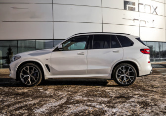 Подержанный автомобиль BMW X5 2020 года (10 фото)