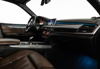 Подержанный автомобиль BMW X5 2017 года (21 фото)