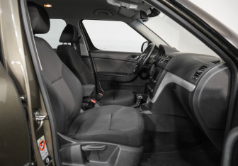 Подержанный автомобиль Skoda Yeti 2011 года (19 фото)