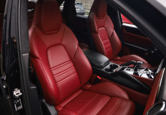 Подержанный автомобиль Porsche Cayenne 2019 года (30 фото)
