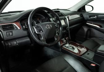 Подержанный автомобиль Toyota Camry Sedan 2014 года (11 фото)