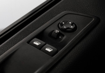 Подержанный автомобиль Peugeot Traveller 2020 года (16 фото)