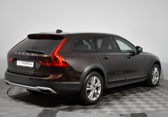 Подержанный автомобиль Volvo V90 Cross Country 2019 года (5 фото)