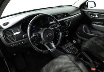 Подержанный автомобиль Kia Rio Sedan 2017 года (11 фото)