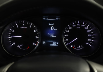 Подержанный автомобиль Nissan X-Trail 2017 года (10 фото)