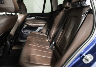 Подержанный автомобиль BMW X3 2018 года (10 фото)