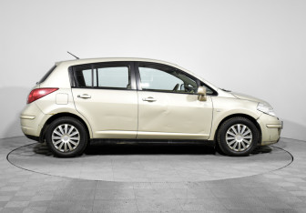 Подержанный автомобиль Nissan Tiida Hatchback 2007 года (4 фото)