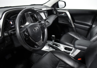 Подержанный автомобиль Toyota RAV4 2018 года (5 фото)