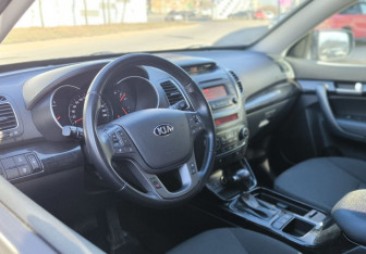 Подержанный автомобиль Kia Sorento 2017 года (10 фото)