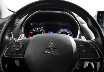 Подержанный автомобиль Mitsubishi Eclipse Cross 2018 года (21 фото)