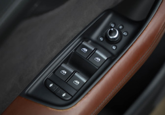 Подержанный автомобиль Audi Q7 2017 года (27 фото)