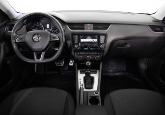 Подержанный автомобиль Skoda Octavia Liftback 2016 года (9 фото)